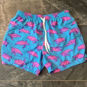 Chubbies Men's The Tortugas Stretch Zipper Back Pocket Swim Trunks 5.5” XL
